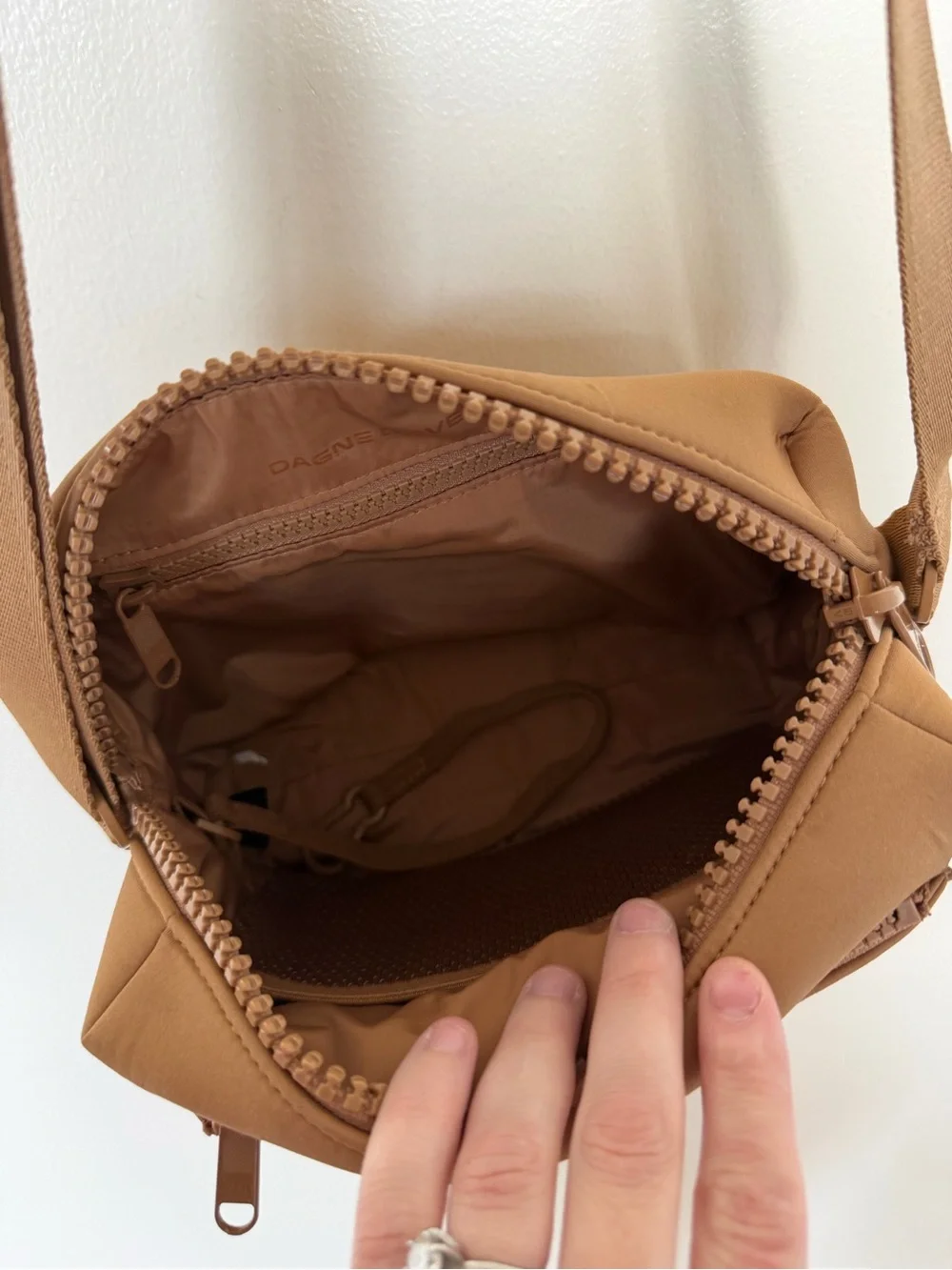 DAGNE DOVER MICAH NEOPRENE CROSSBODY in Camel